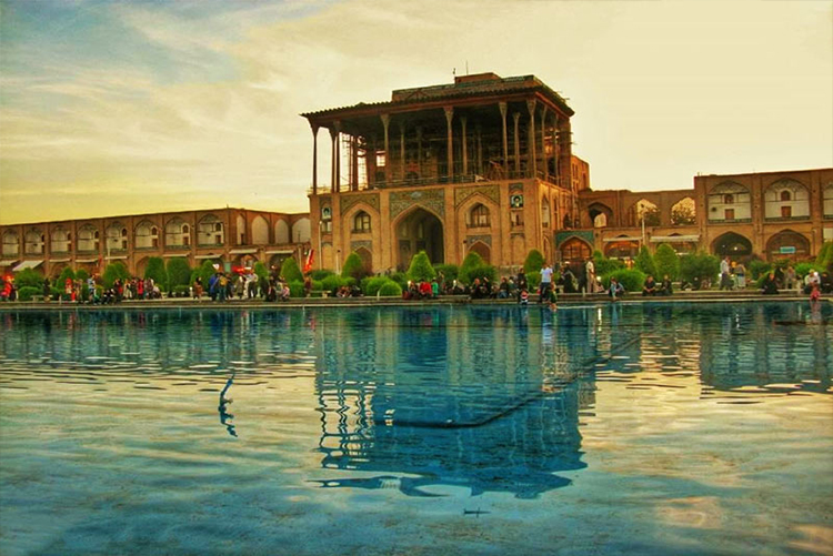 عالی قاپو ، همه چیز درباره بنایی تاریخی و دیدنی در اصفهان