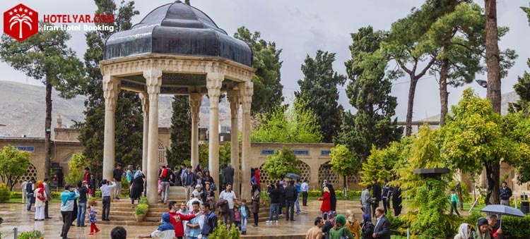 آرامگاه حافظ در حافظیه شیراز