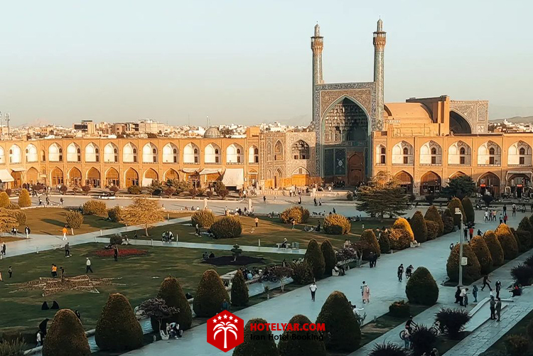 بناهای دیدنی میدان نفش جهان اصفهان