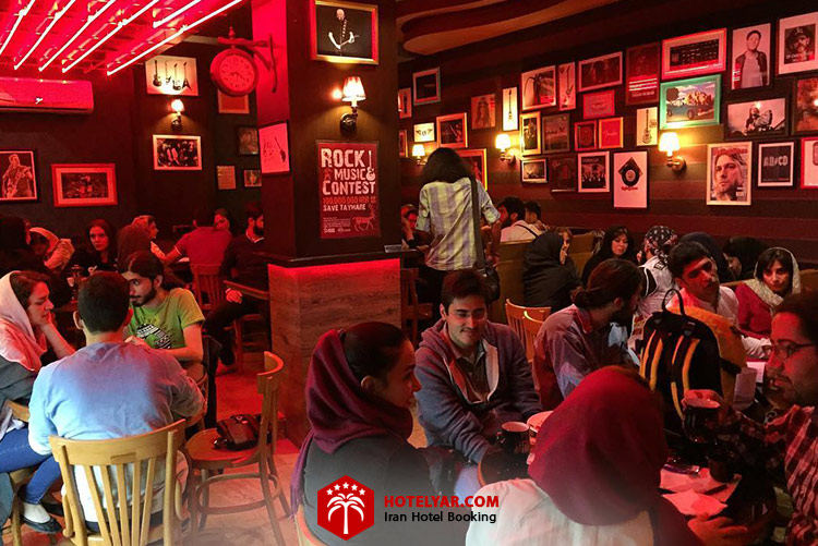 کافه راک در غرب تهران